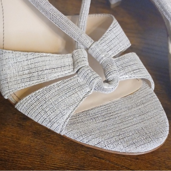 EUC CALVIN KLEIN PHENIX E3325 10 M WOMENS KITTEN HEELS CHAMPAGN.  NO BOX - Picture 2 of 3